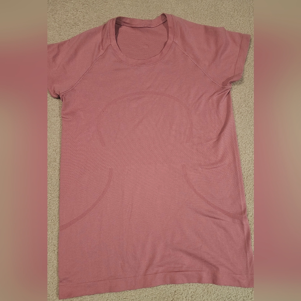 Lululemon Swiftly Tech Short Sleeve 2.0 shirt in a pink/mauve color Size 10 - Picture 3 of 8